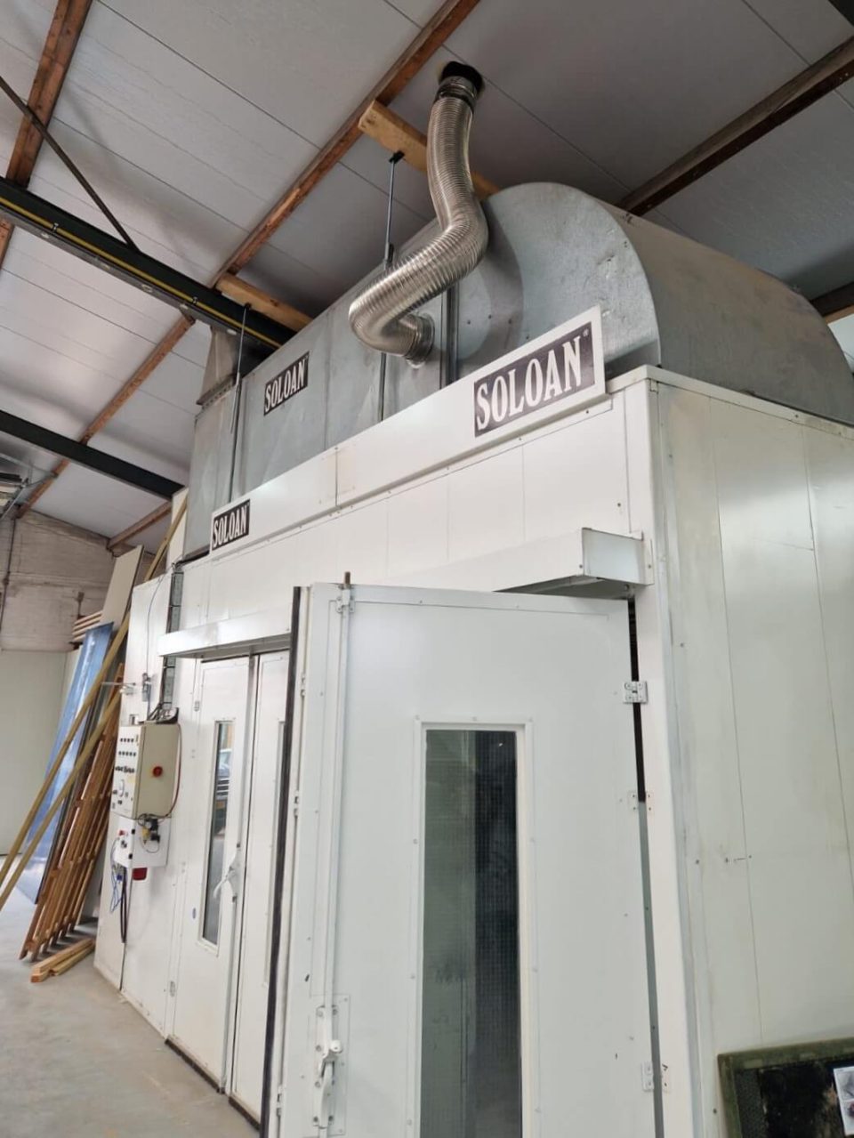 Bentone BG300 gasbrander geplaatst op Soloan spuitcabine