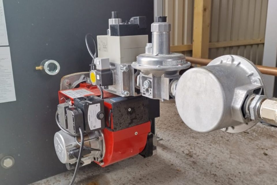 Biogaswaterketel op een vergistingsinstallatie