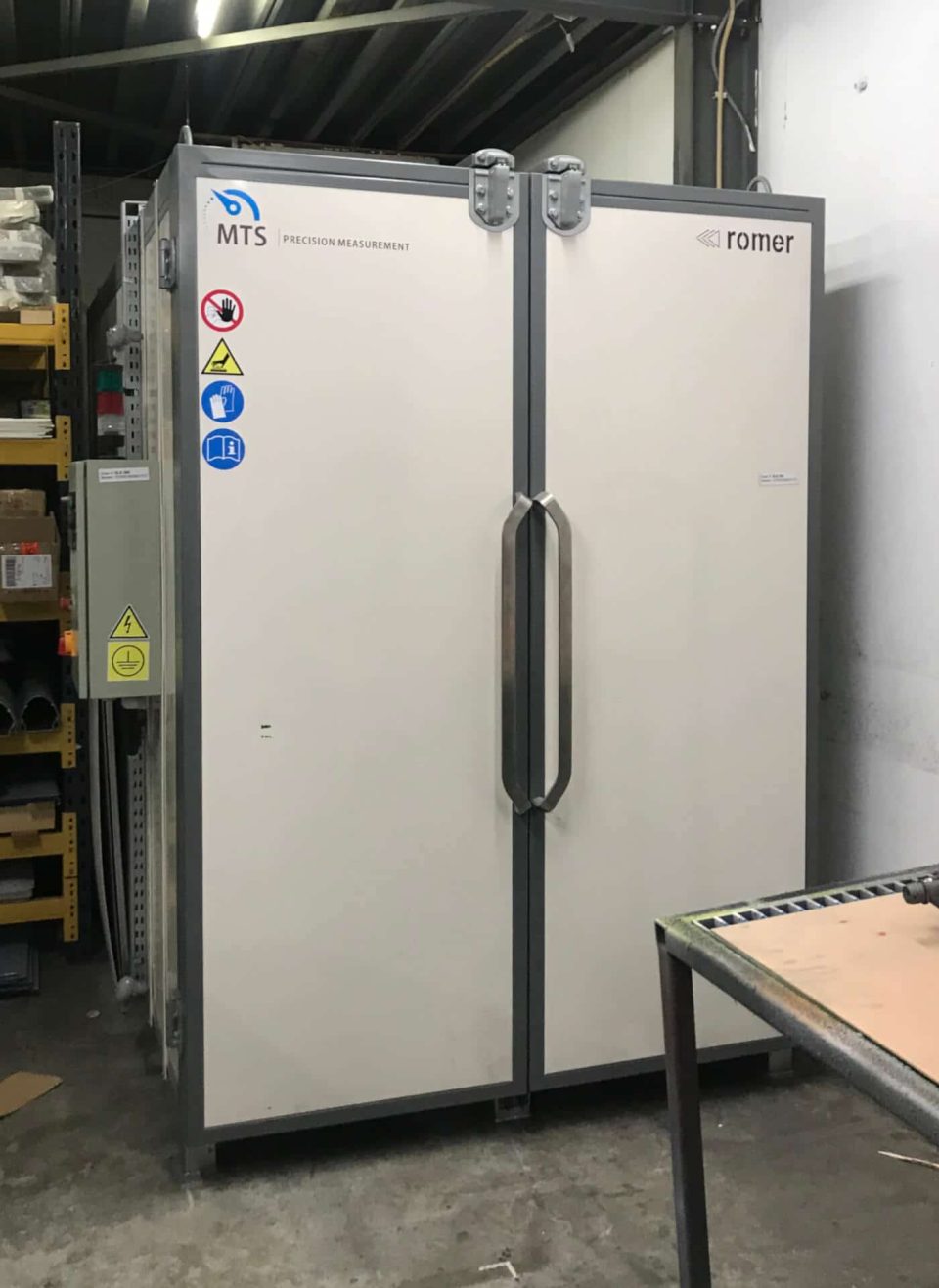 Nieuwe Poedercoating oven geleverd voor een producent van buitenreclame