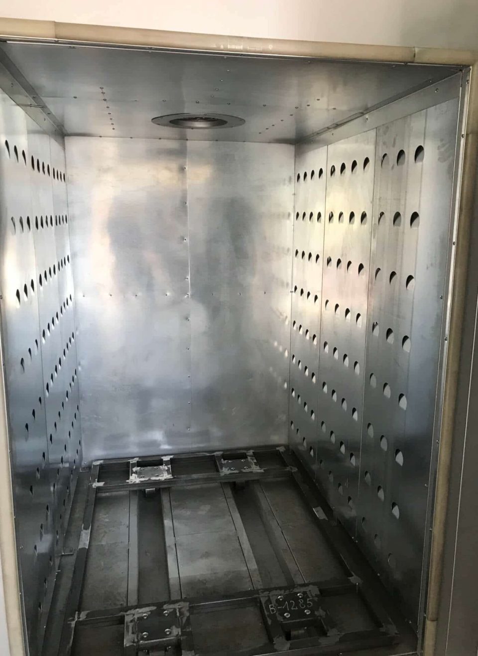 Nieuwe Poedercoating oven geleverd voor een producent van buitenreclame