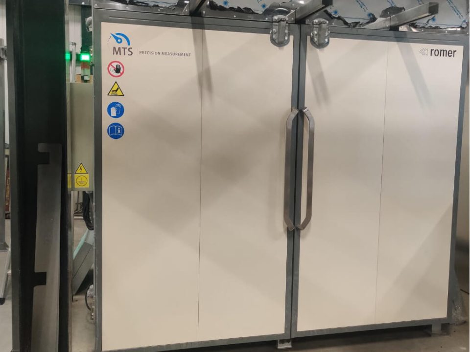 Poedercoat productielijn voor een producent van rookgaskanalen.